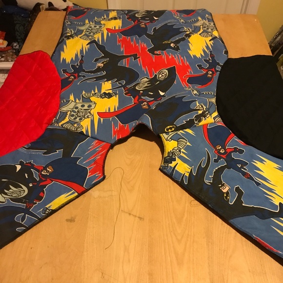 Custom bomber jacket made from a 1996 Batman sheet - Picture 7 of 8